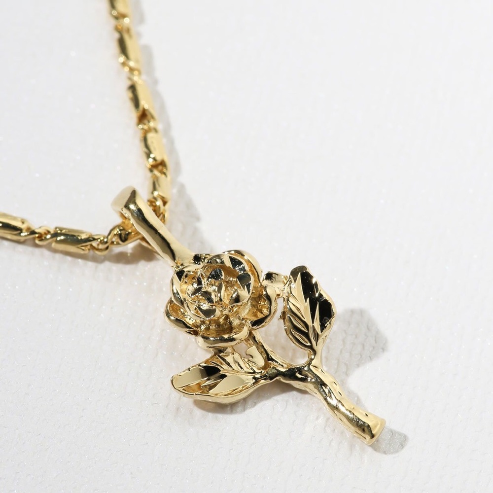 New Vanessa Mooney Gold Little Rose Charm Necklace